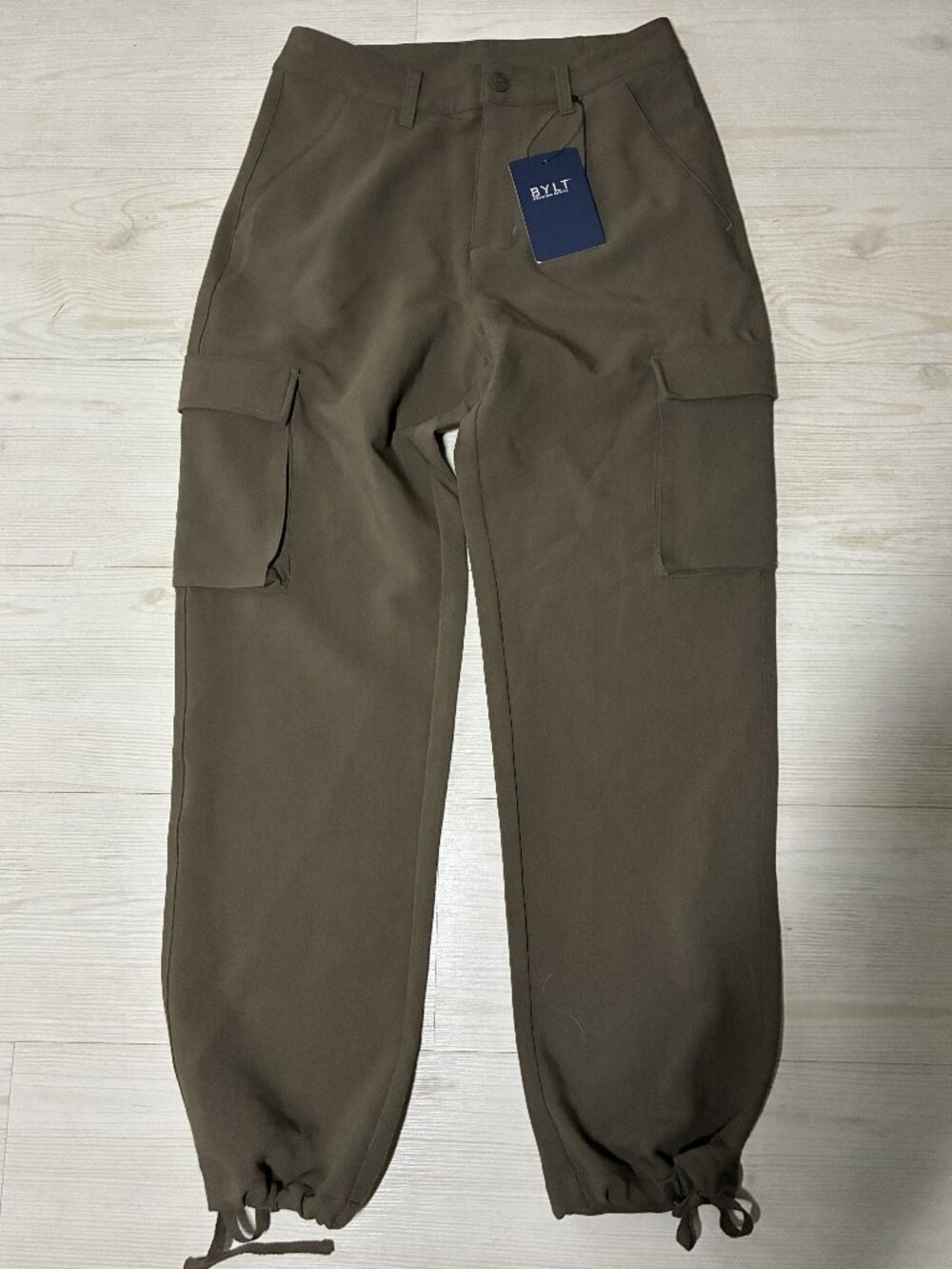 Women’s Everyday Cargo Pants BYLT Basics in the color Fawn Size MediuNWT)
